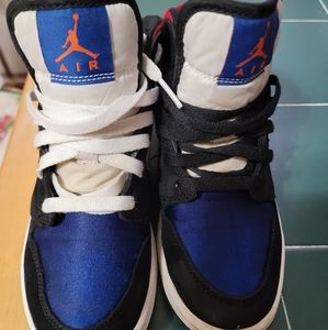 Jordan 1 mid